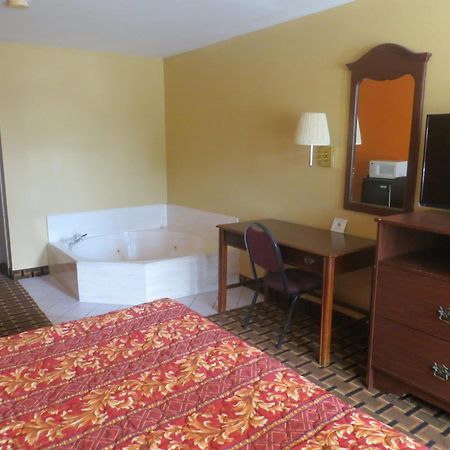 La Grange Executive Inn And Suites Pokoj fotografie