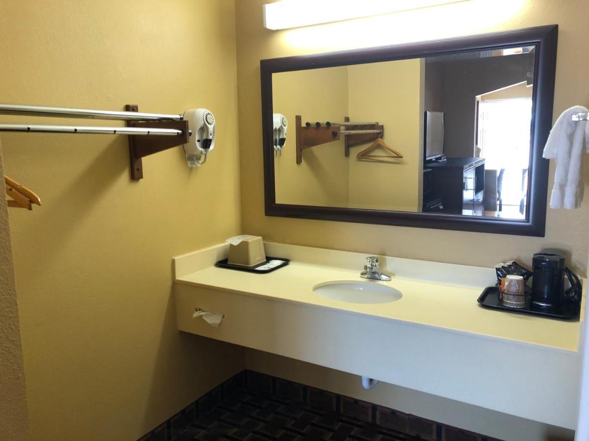La Grange Executive Inn And Suites Exteriér fotografie